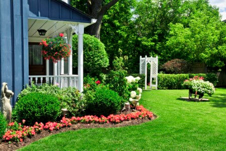 5 signs hire professional landscaping company