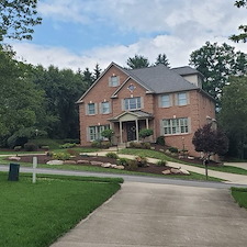 Awesome-mulch-instillation-and-bed-maintenance-in-Upper-St-Clair-Pa 0