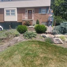 Complete-garden-bed-renovation-and-seasonal-mulching-in-Pittsburgh-Pa 4