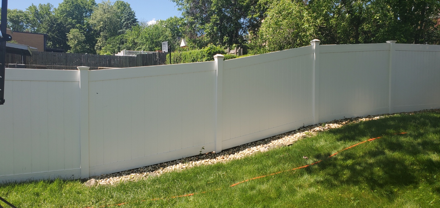 Complete vinyl fence cleaning in Pittsburgh, Pa