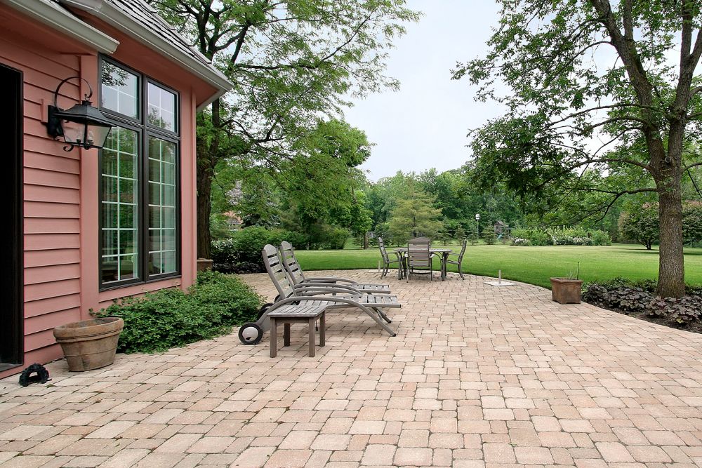 Patio paver cleaning and sealing